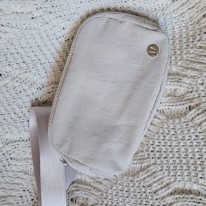 Lululemon Everywhere Belt Bag Extended Strap - White Opal